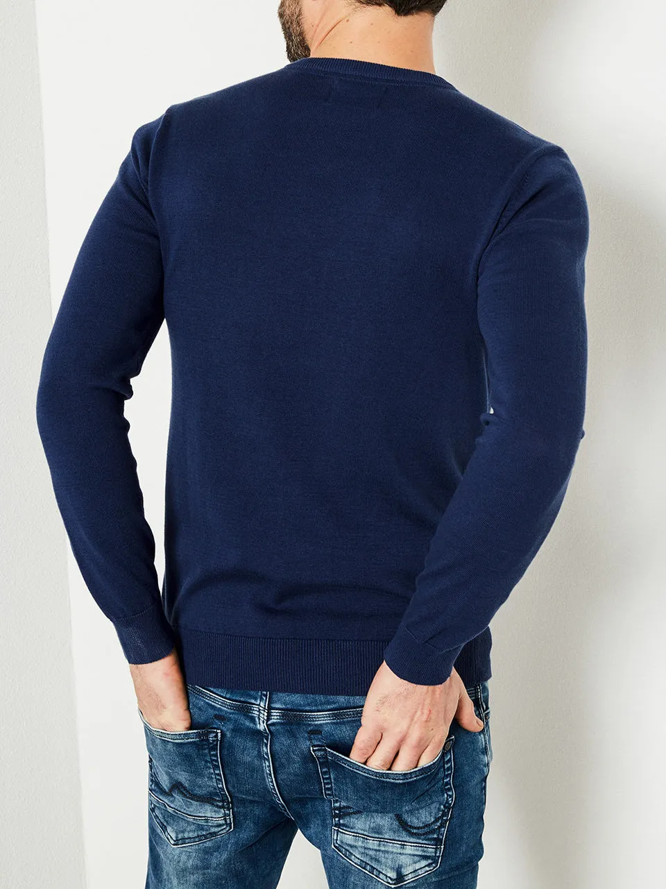 Essential Basic V-neck Jumper