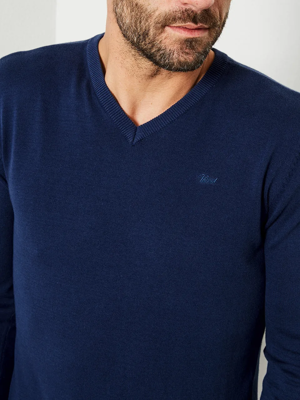 Essential Basic V-neck Jumper