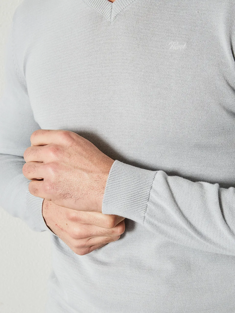 Essential Basic V-neck Jumper