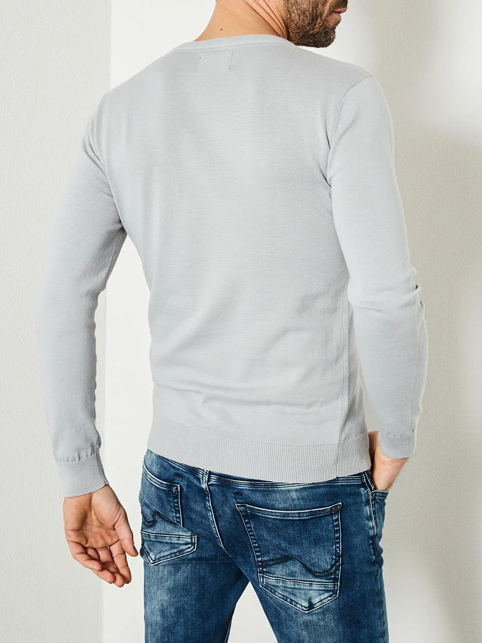 Essential Basic V-neck Jumper