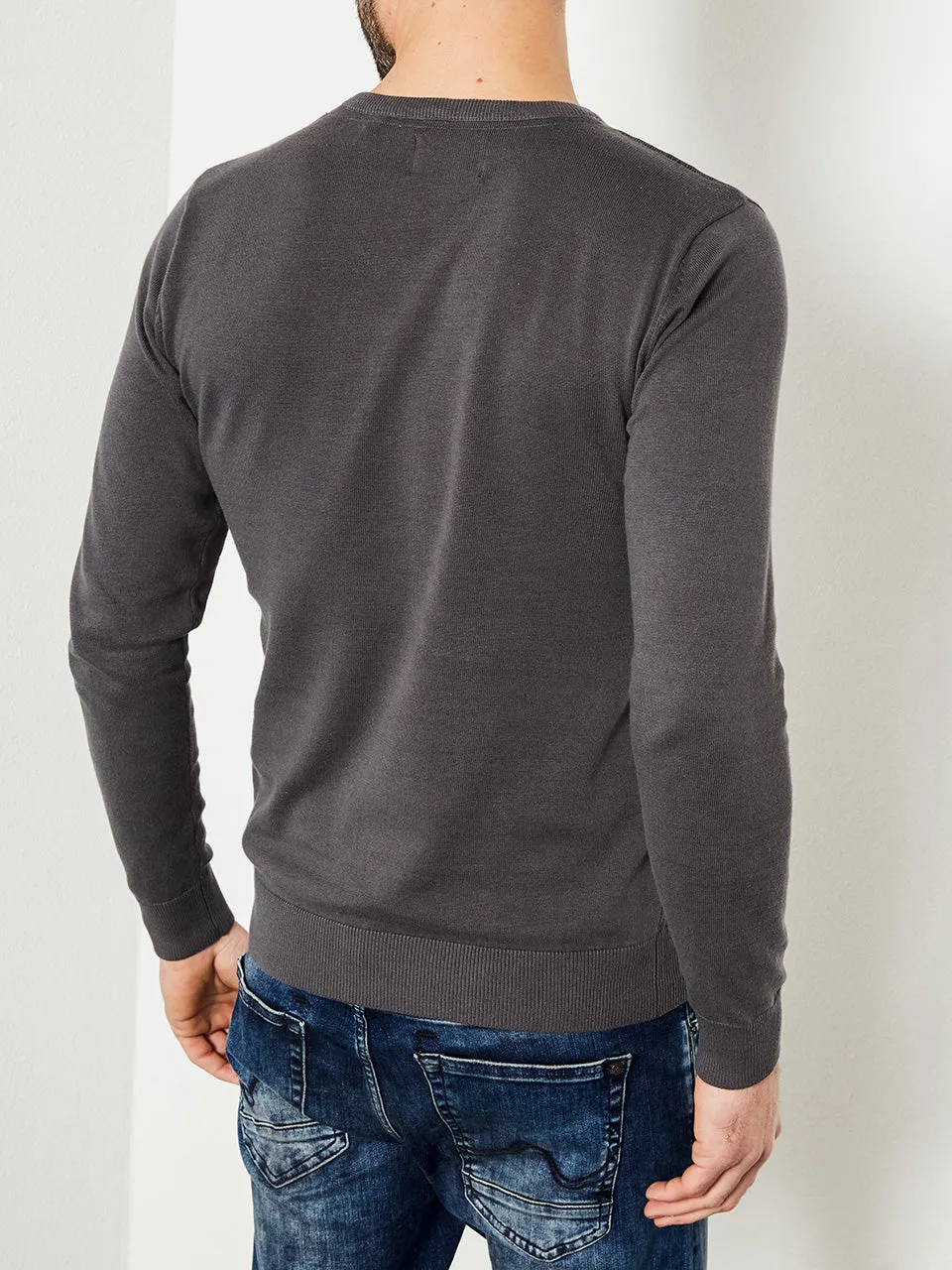 Essential Basic V-neck Jumper