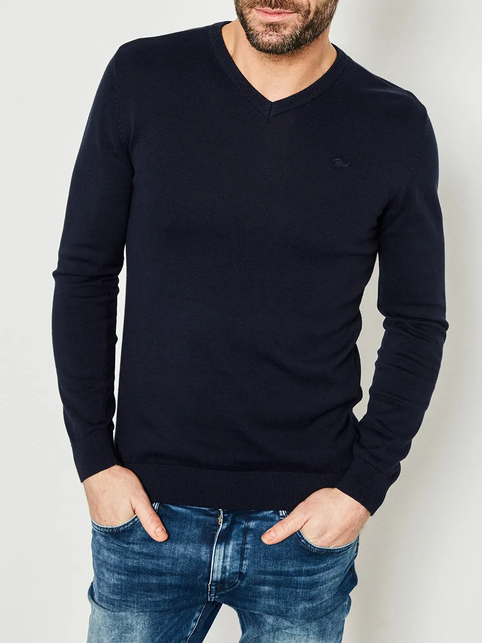 Essential Basic V-neck Jumper