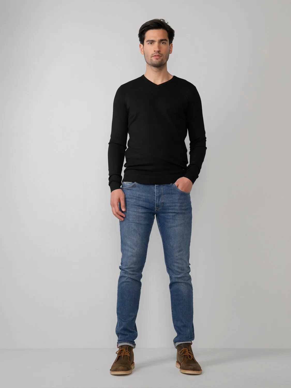 Essential Basic V-neck Jumper