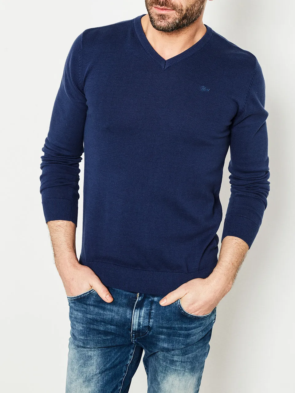Essential Basic V-neck Jumper
