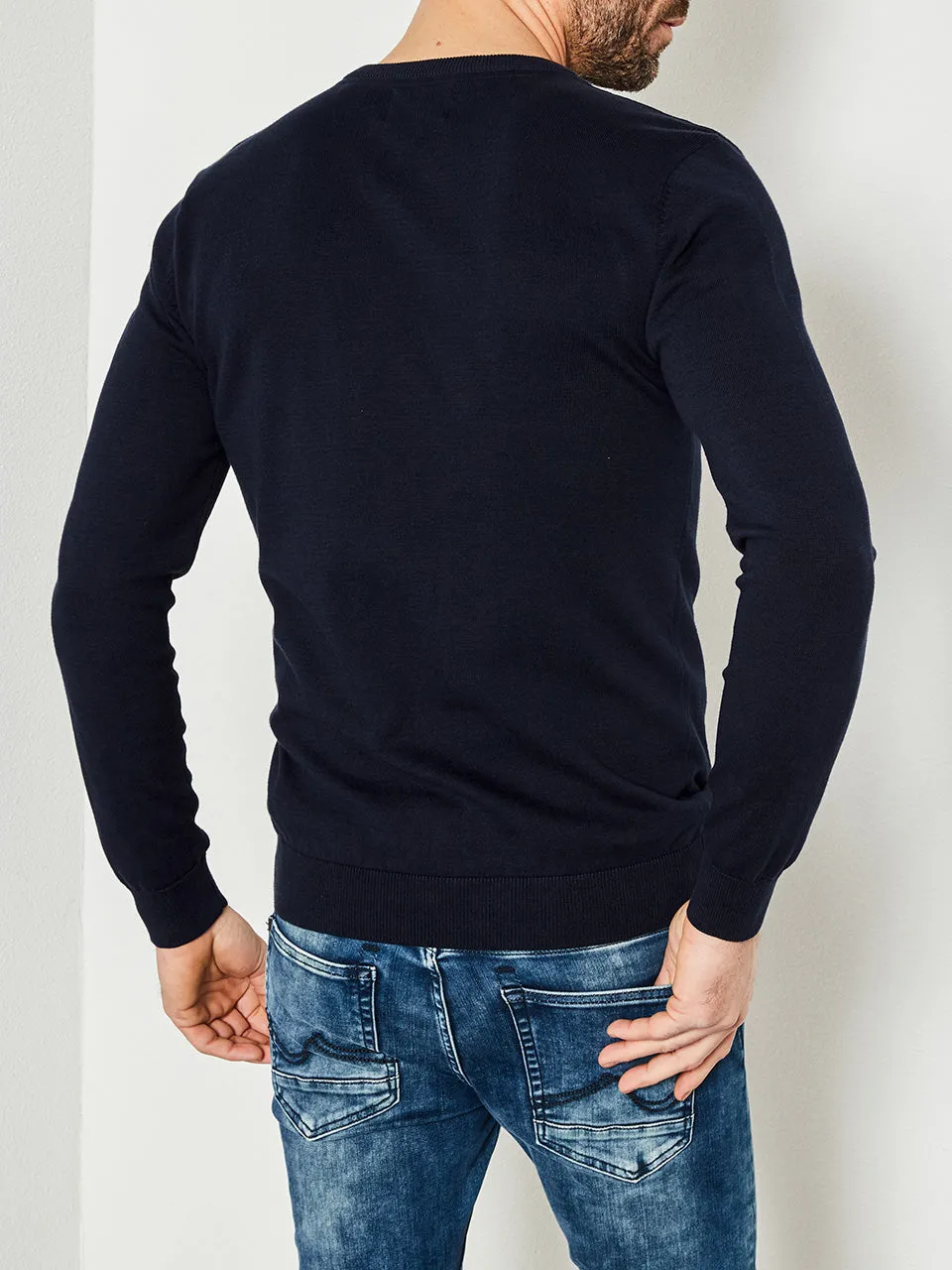 Essential Basic V-neck Jumper